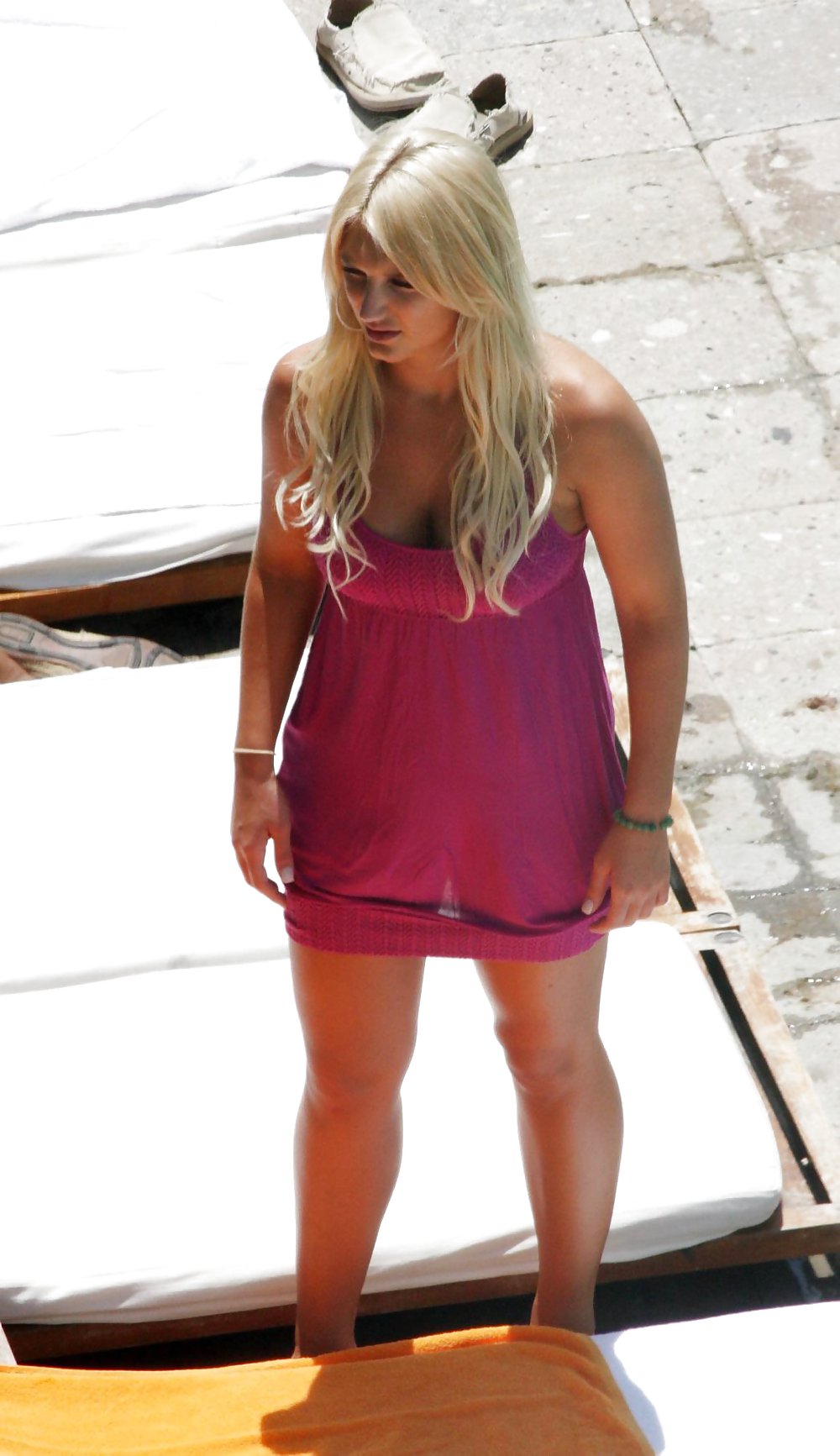 Brooke hogan en bikini en la piscina en miami
 #4224134