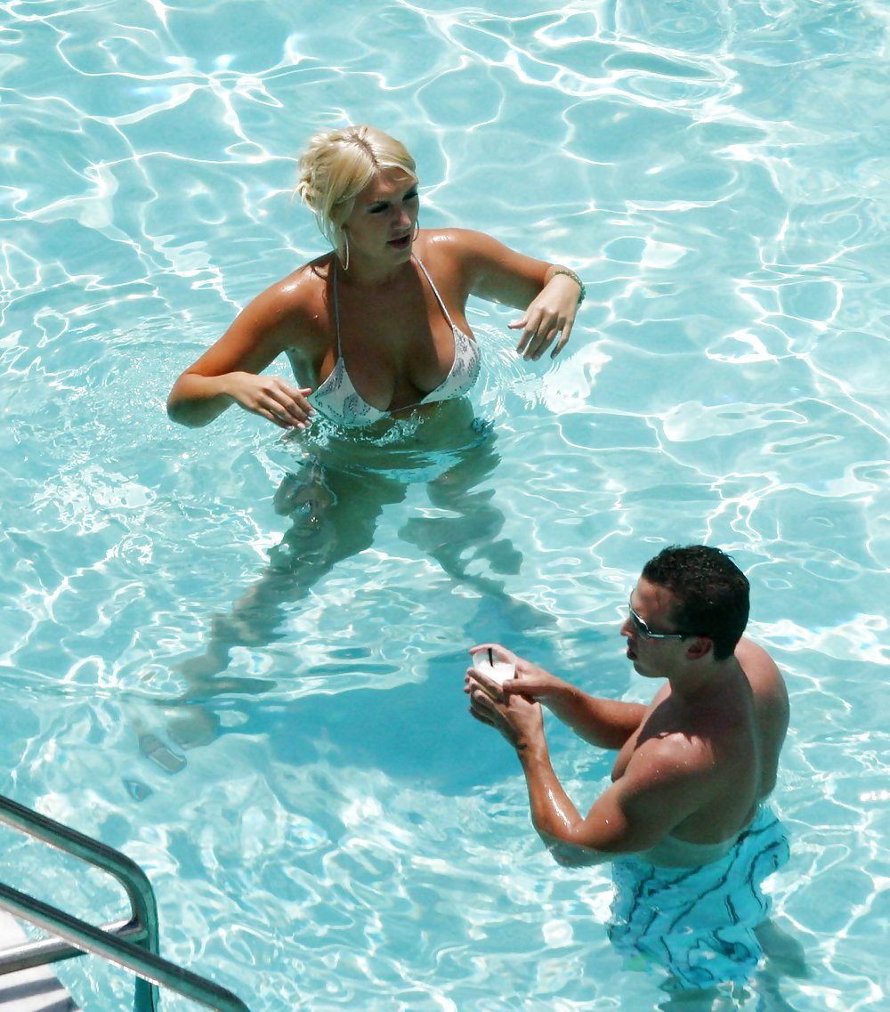 Brooke Hogan in bikini at the pool in Miami #4224739