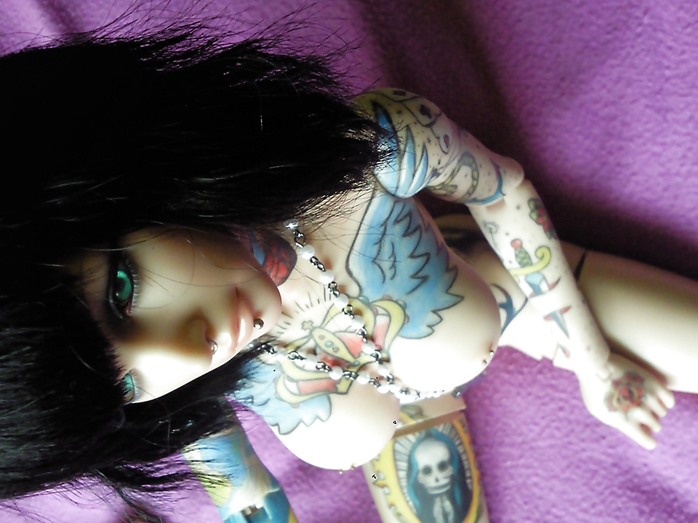 Bambole altrui 3: inchiostro! bambole tatuate
 #15603706