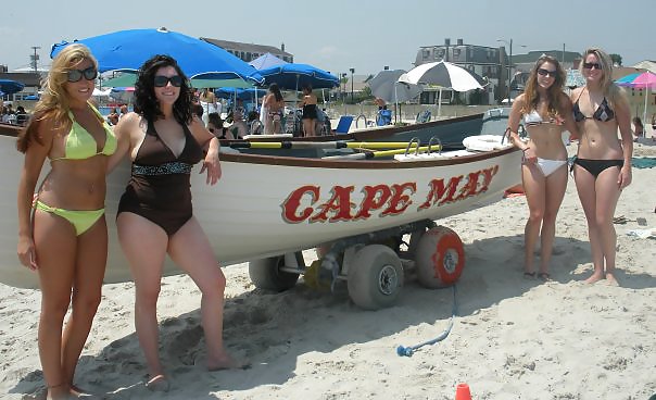 Hooters girls #8337166
