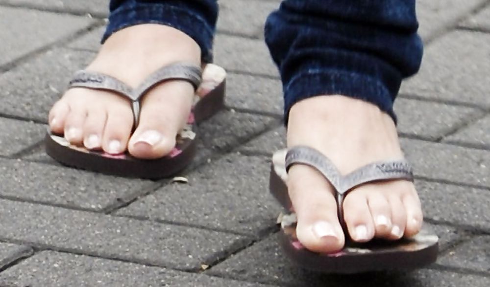 Wanking to Cheryl Cole's Feet #21130409