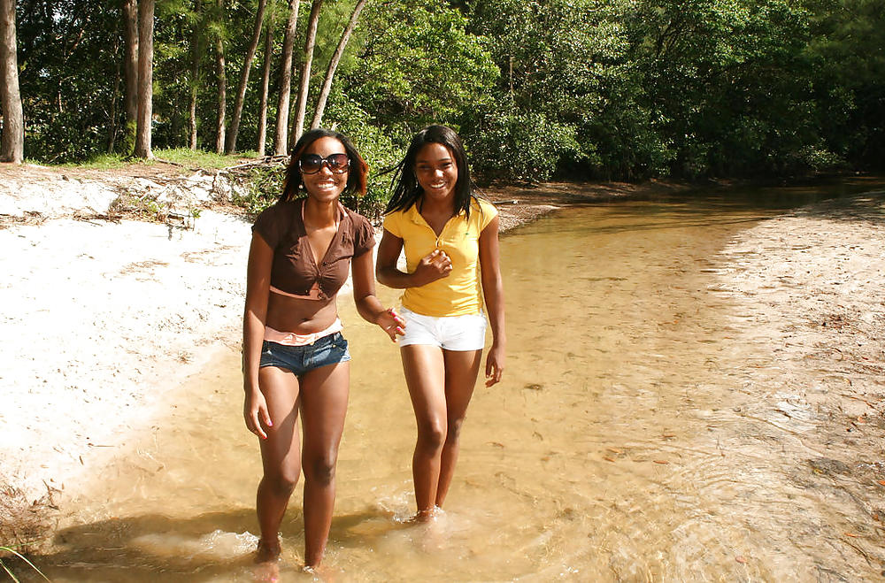 CUTE BLACK TEENS ON THE BEACH III #8004085