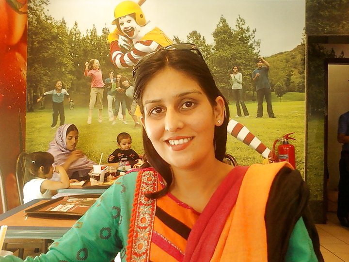 綺麗なパキスタン人の女の子。
 #12590357