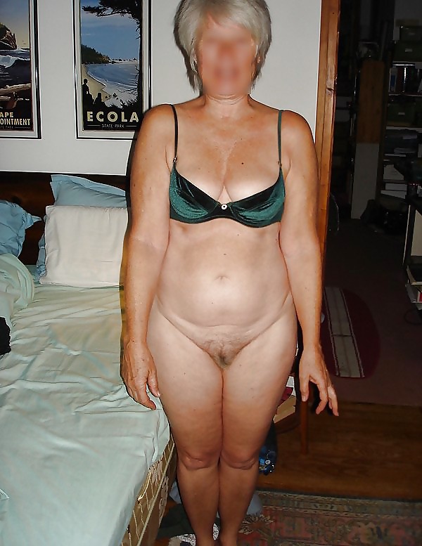 Consuming in green underclothes 