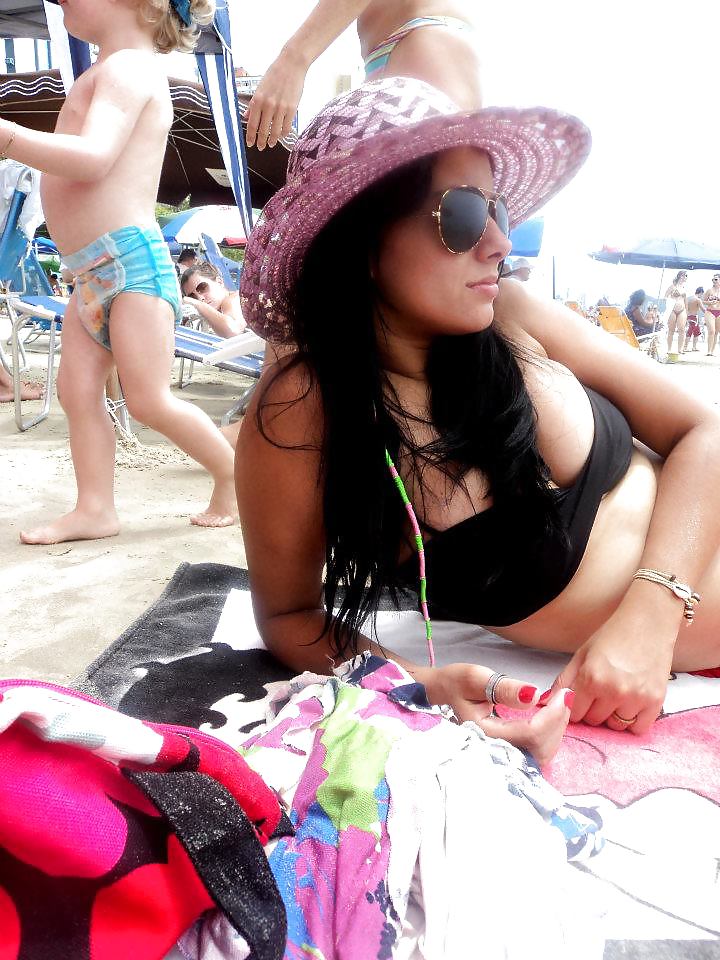Chica brasileña caliente en bikini n1
 #16087546
