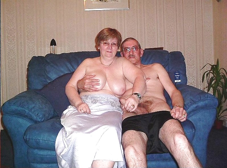 手に持ったペニス
 #13384739