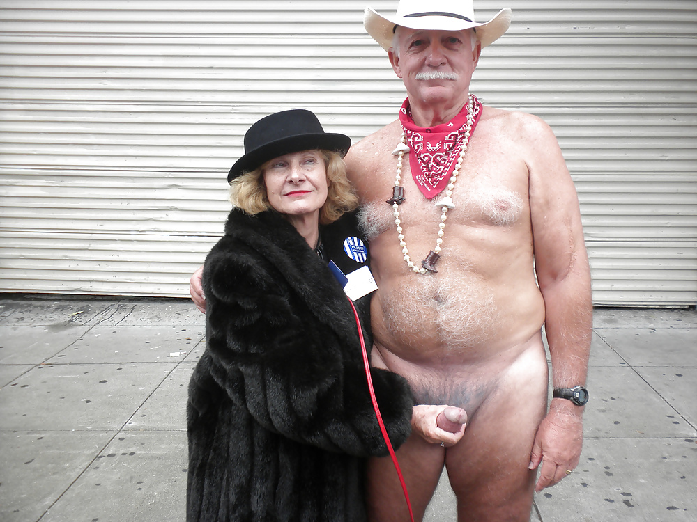 手に持ったペニス
 #13384942