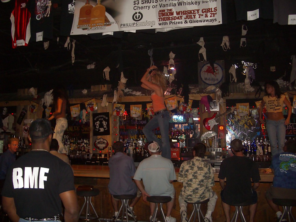 Girls dancing on the bar, including Coyote Ugly #6146730