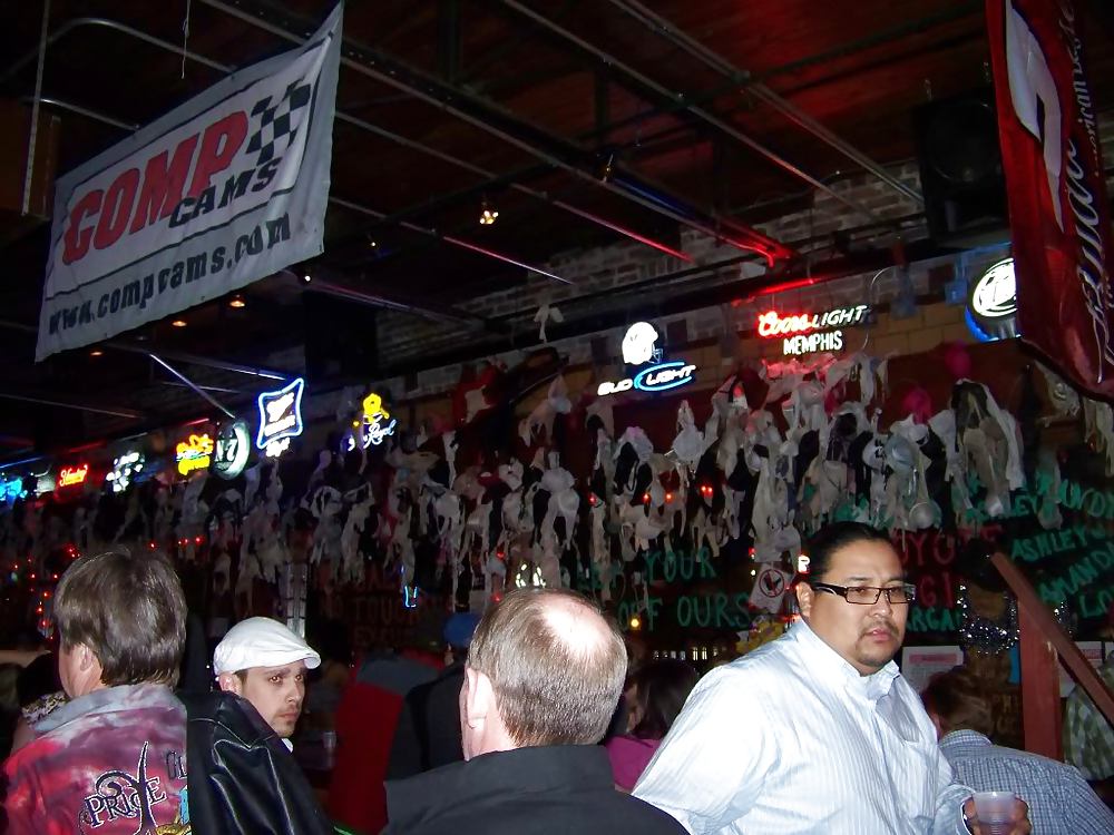 Girls dancing on the bar, including Coyote Ugly #6146756