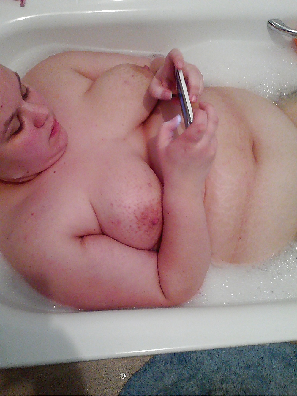 Sneaky pics of gf in bathtub 