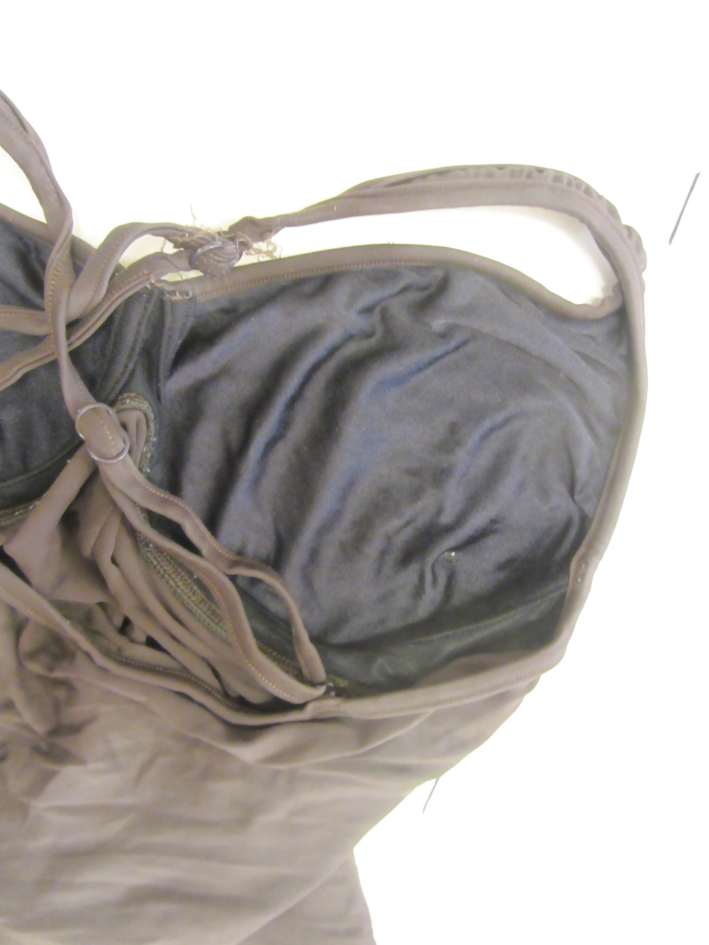Michelles Wegzuwerfen Kleidung Und BHs Aus Dem Bunker Gerettet #8167557