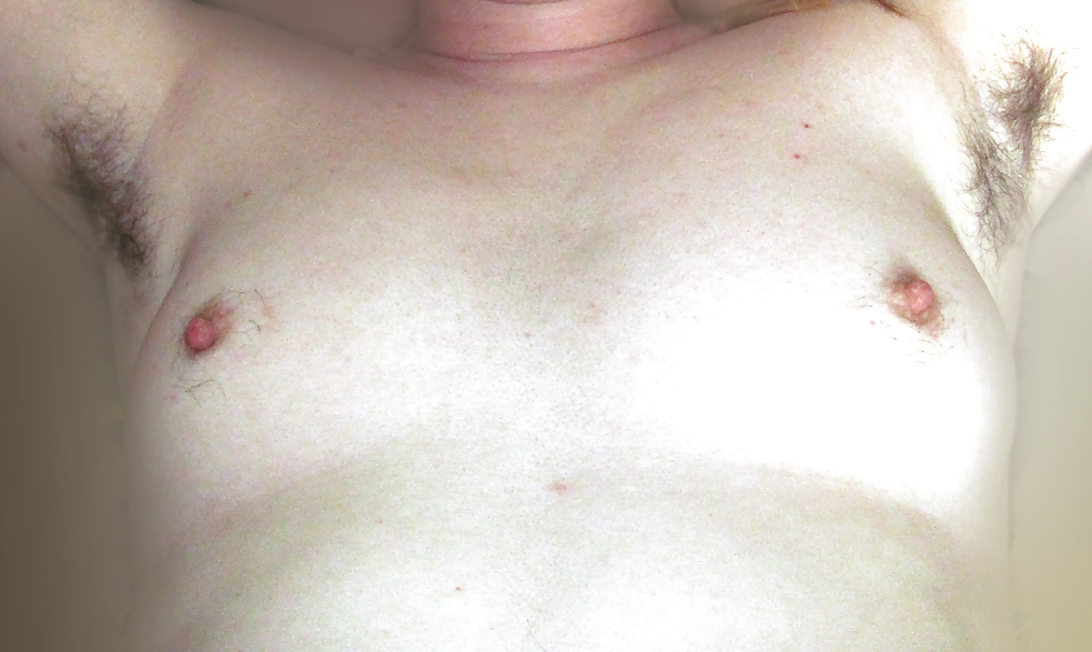私の妻の毛深い脇の下と乳首
 #13090132