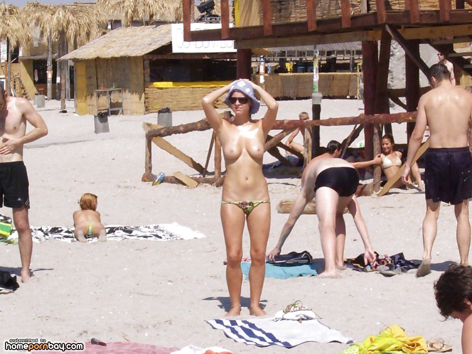 A quantity of tits on the ocean breeze #9688865