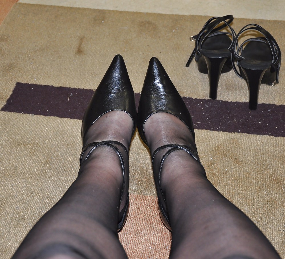 De vuelta en negro y rojo rubí uñas de los pies
 #6793797
