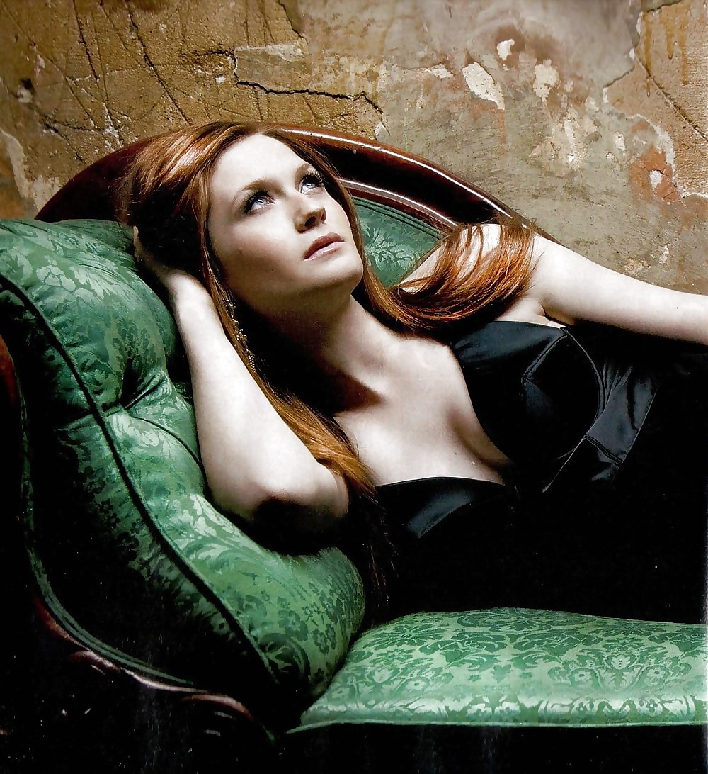 Bonnie wright 
 #19321994