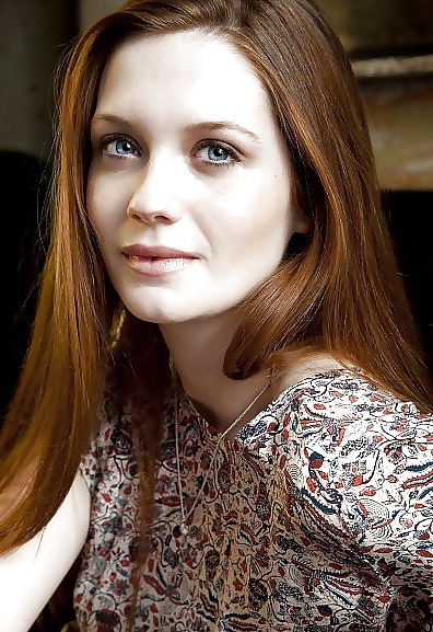 Bonnie Wright  #19322031