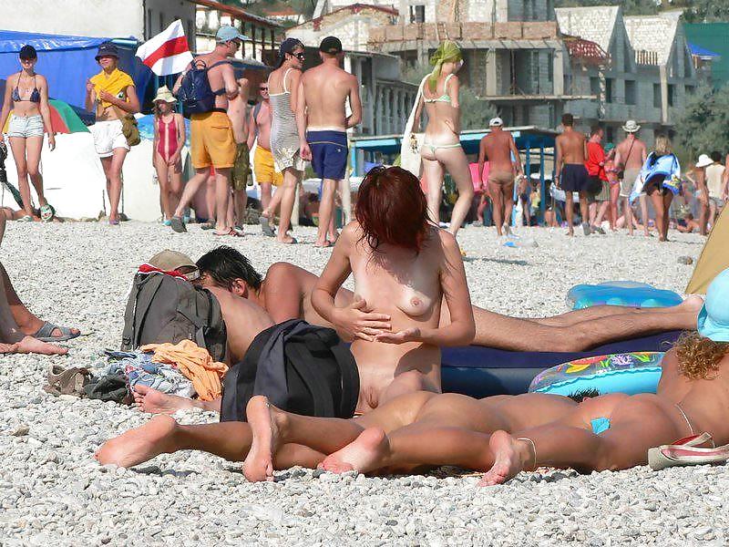 Chicas desnudas en la playa
 #1913999