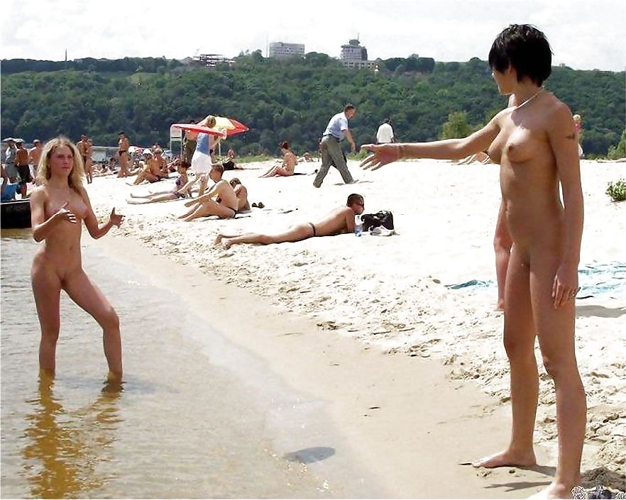 Ragazze nude sulla spiaggia
 #1914140