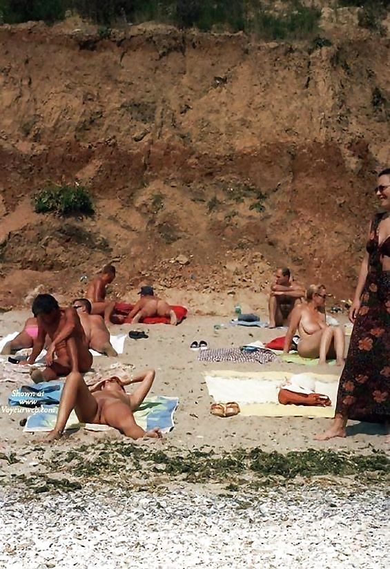 Ragazze nude sulla spiaggia
 #1914237