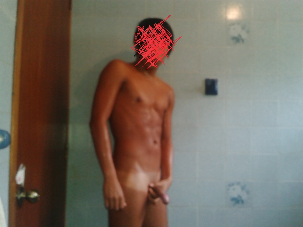 Tomando una ducha #16924453
