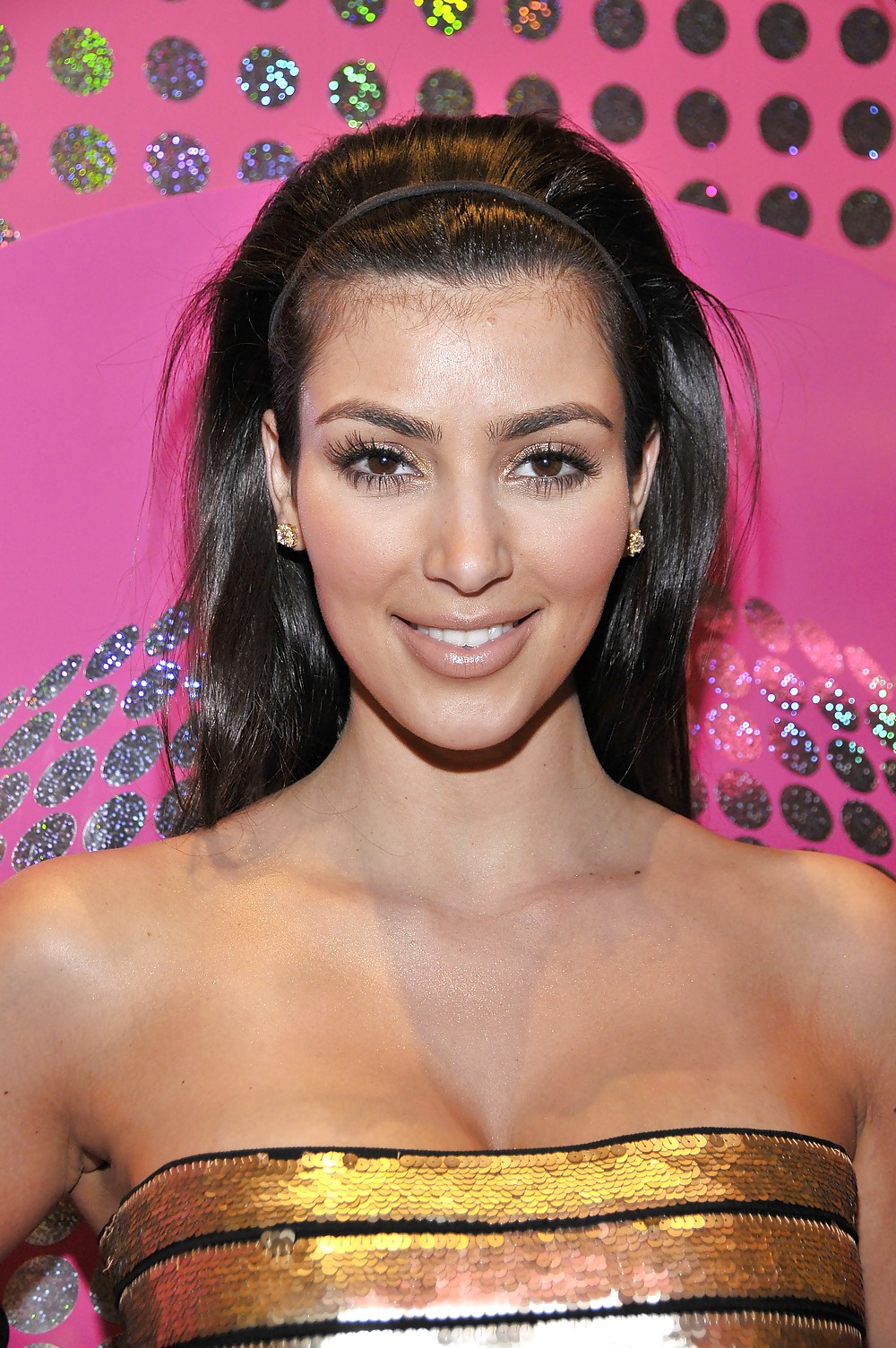 Kim kardashian fiesta de lanzamiento heatherettes nueva línea de maquillaje
 #3517549