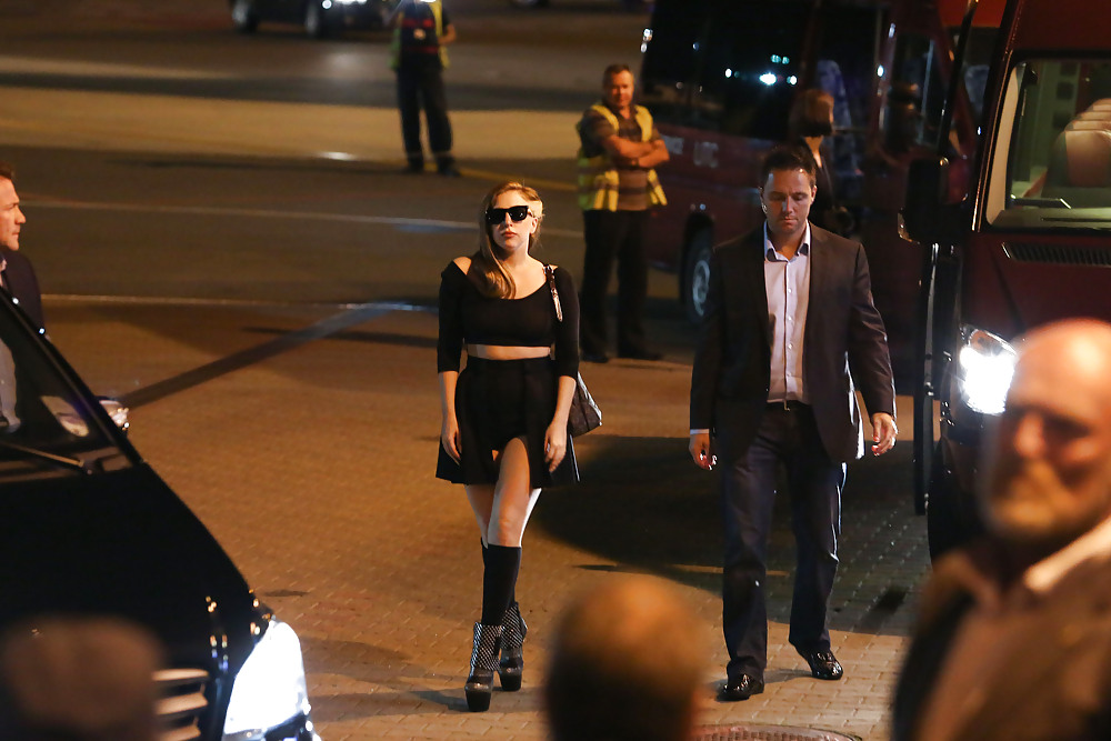 Gaga without bra