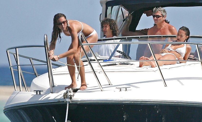 Pippa middleton in topless su una barca!
 #3745925
