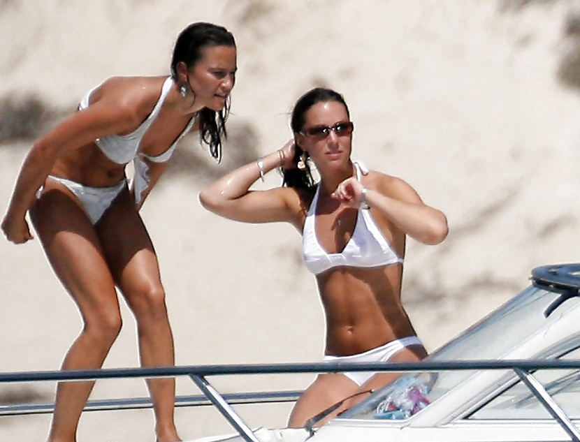 Pippa middleton in topless su una barca!
 #3745966