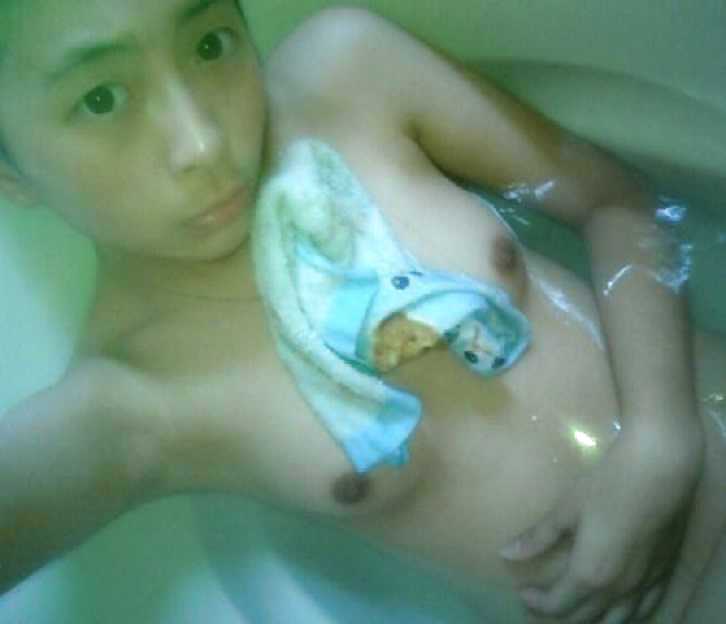 CHINESE - Slutty Girl Selfshot in Bathroom Part 2 #20200668