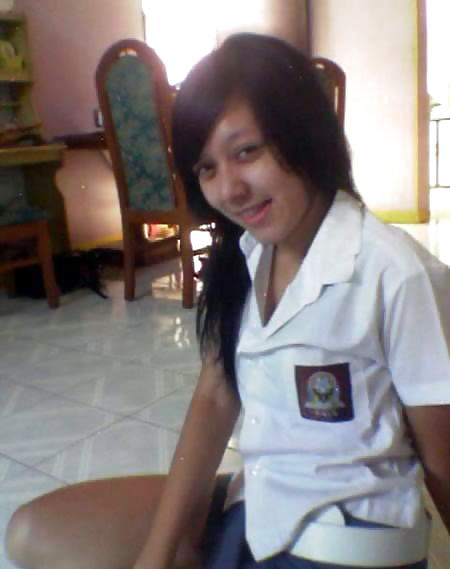 Teenager-Mädchen-indonesisch High School #17403553