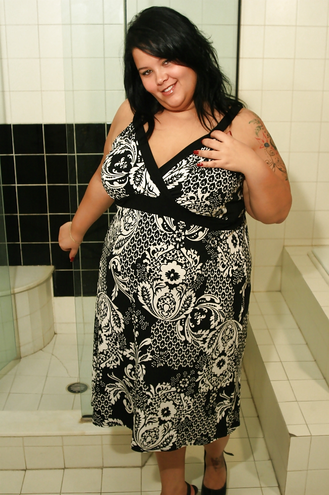 Bella ragazza grassa con grande pancia 2
 #12124288