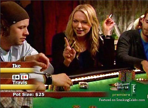 Laura prepon chupando cigarrillos
 #5870468