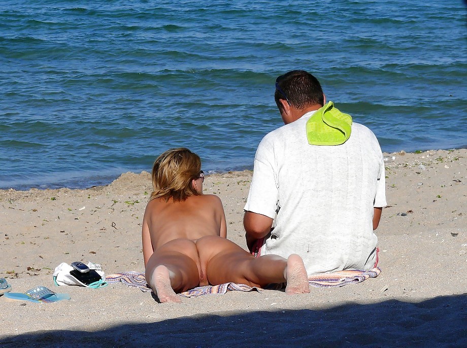 Ragazze della spiaggia nudista
 #1325350