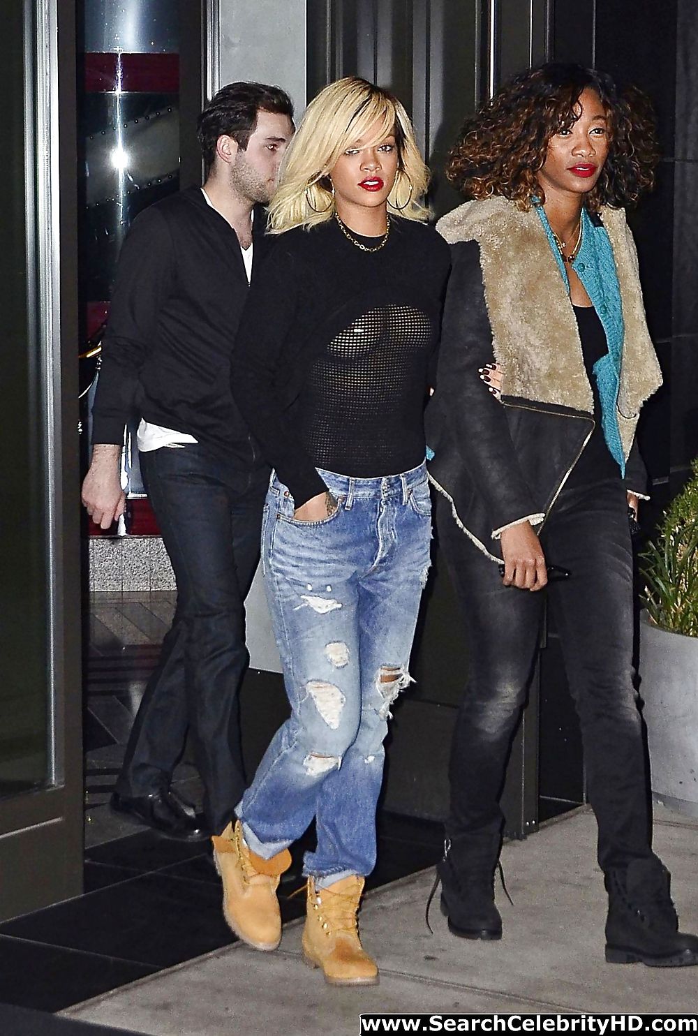 Rihanna - senza reggiseno see-through candids in new york
 #15251154