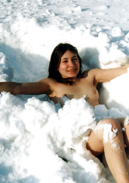 Ragazze nella neve
 #10633014