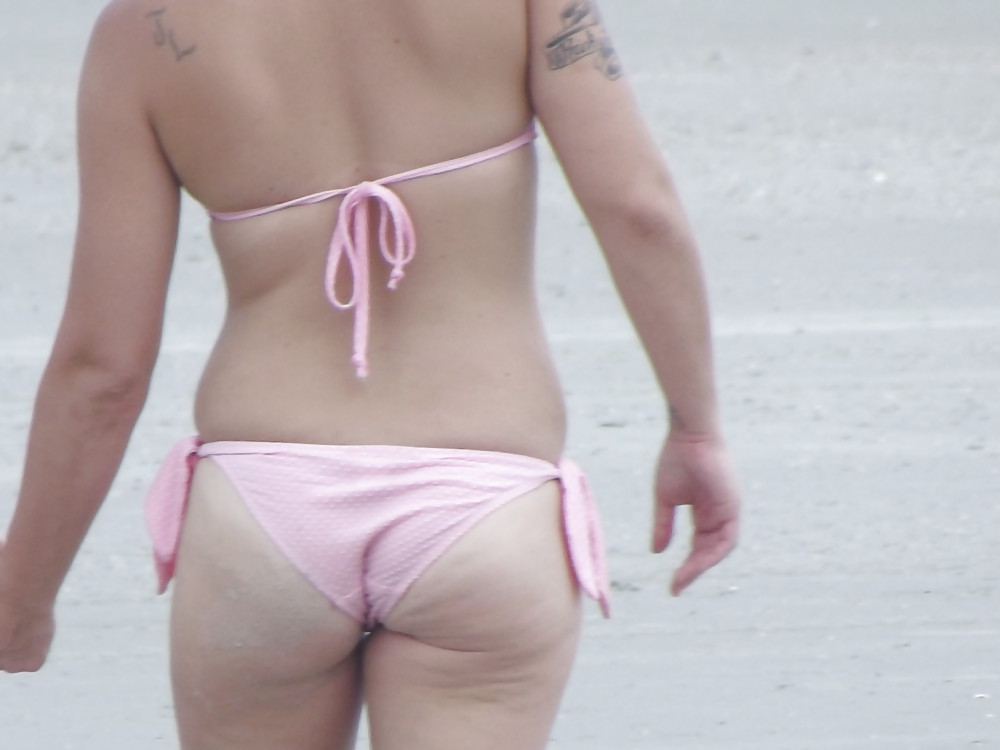 More hot sexy beach booty