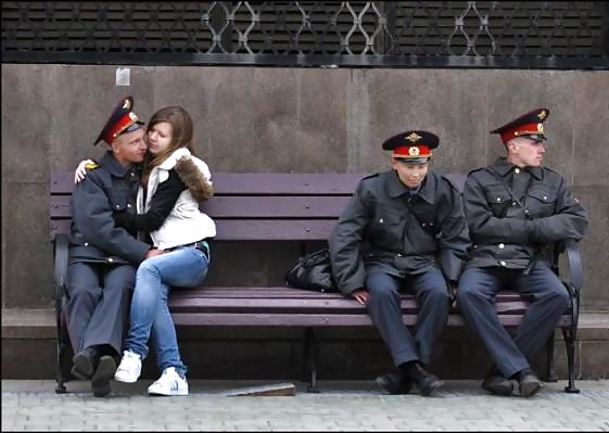 Los policías rusos también son humanos.
 #6573710