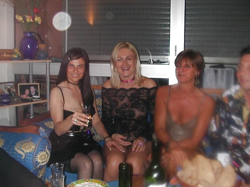 Fiesta de esposas lesbianas
 #10688527