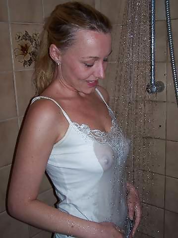 オランダ人ヤリマン女、シャワー中
 #6001875