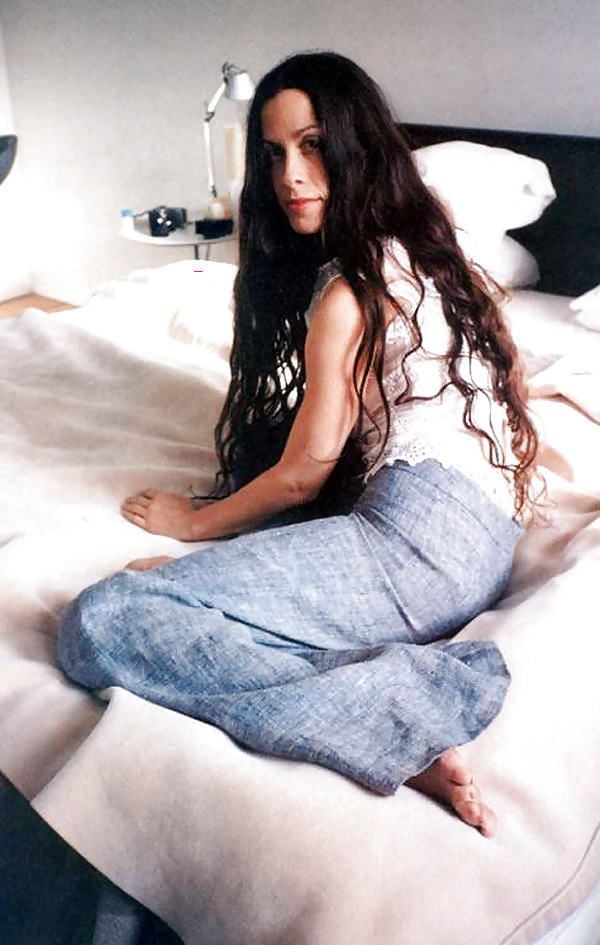 Alanis Morissette Pieds #16574053