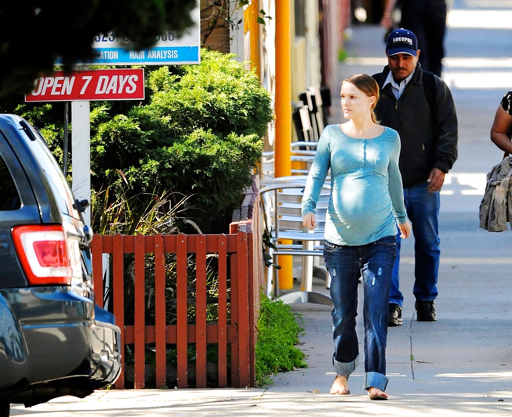 Natalie Portman leaving Square One restaurant in Silverlake #4130775