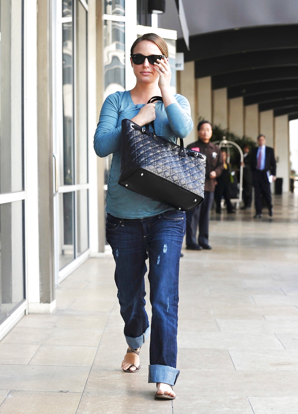 Natalie Portman leaving Square One restaurant in Silverlake #4130913
