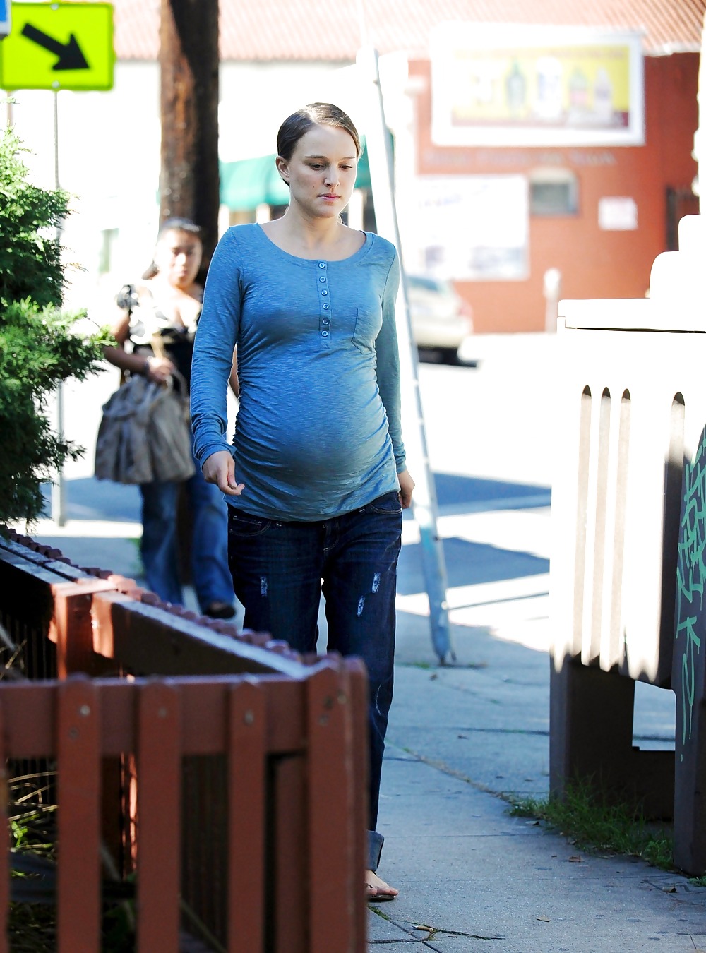 Natalie Portman leaving Square One restaurant in Silverlake #4131009