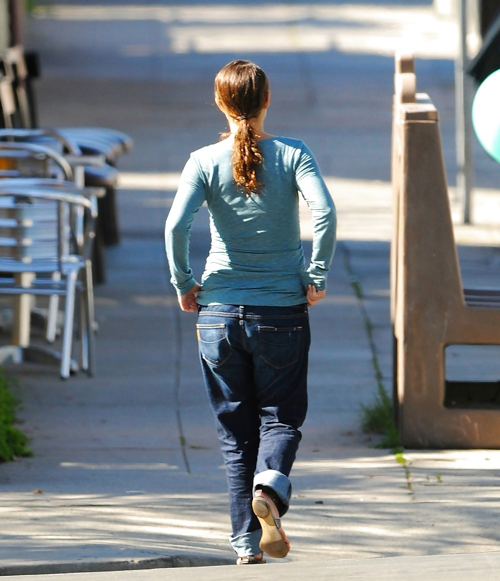 Natalie Portman leaving Square One restaurant in Silverlake #4131070