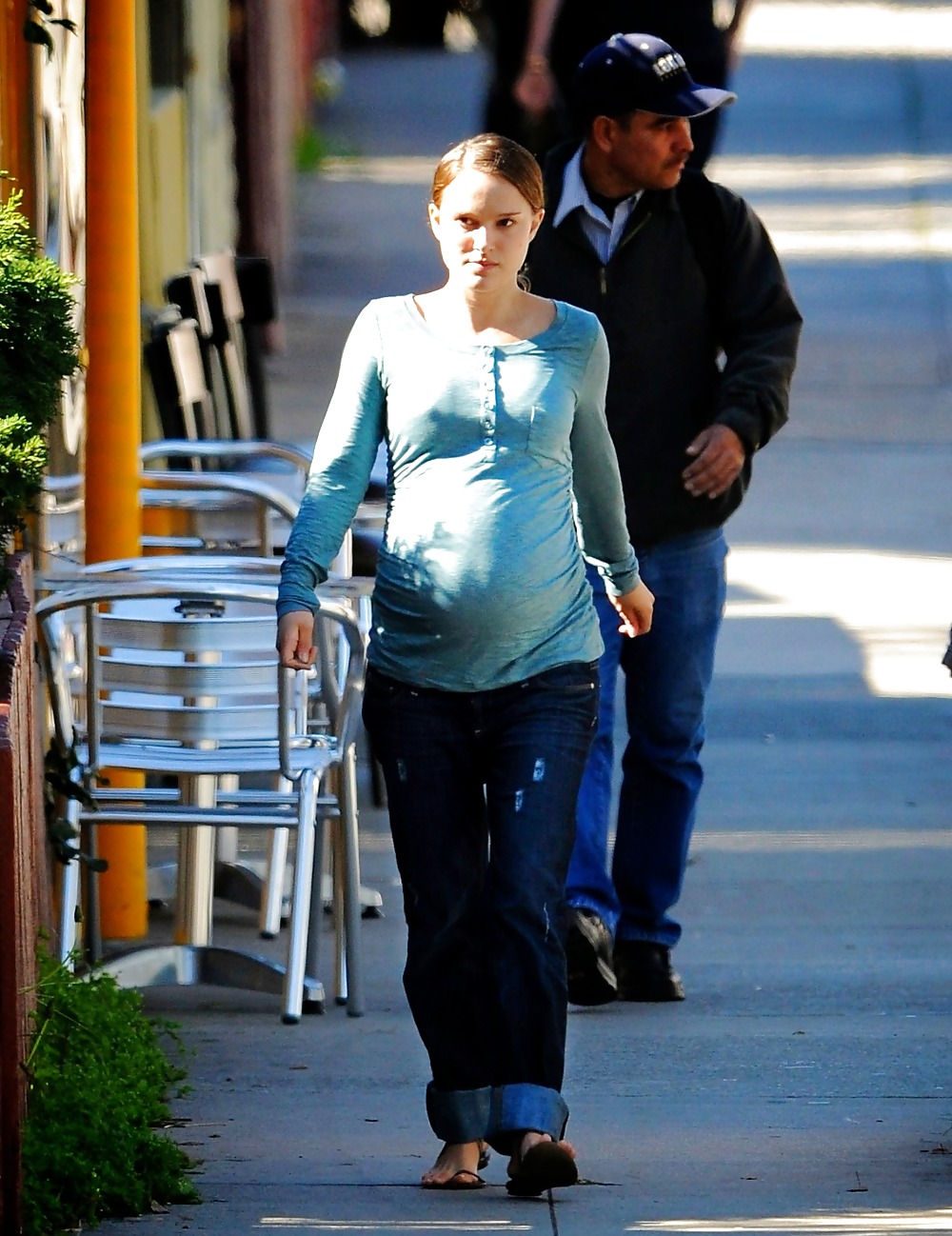 Natalie Portman leaving Square One restaurant in Silverlake #4131118
