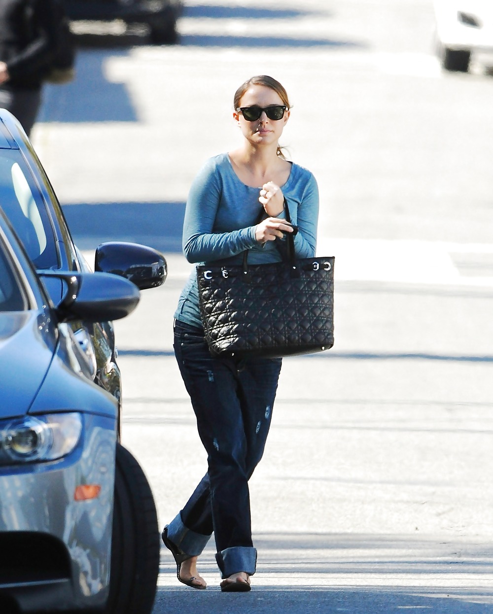 Natalie portman saliendo del restaurante square one en silverlake
 #4131142