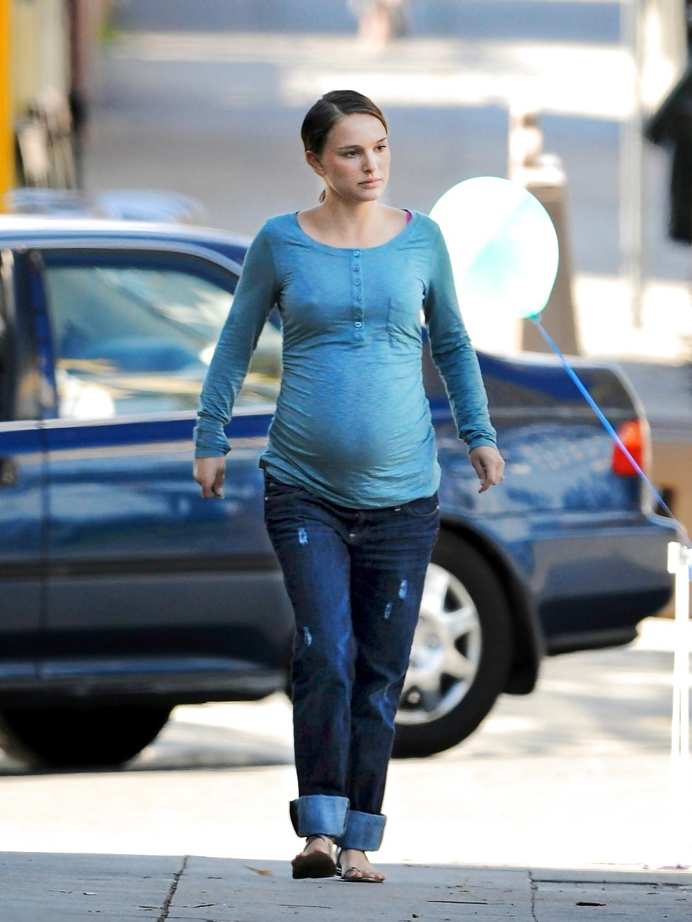 Natalie Portman leaving Square One restaurant in Silverlake #4131258