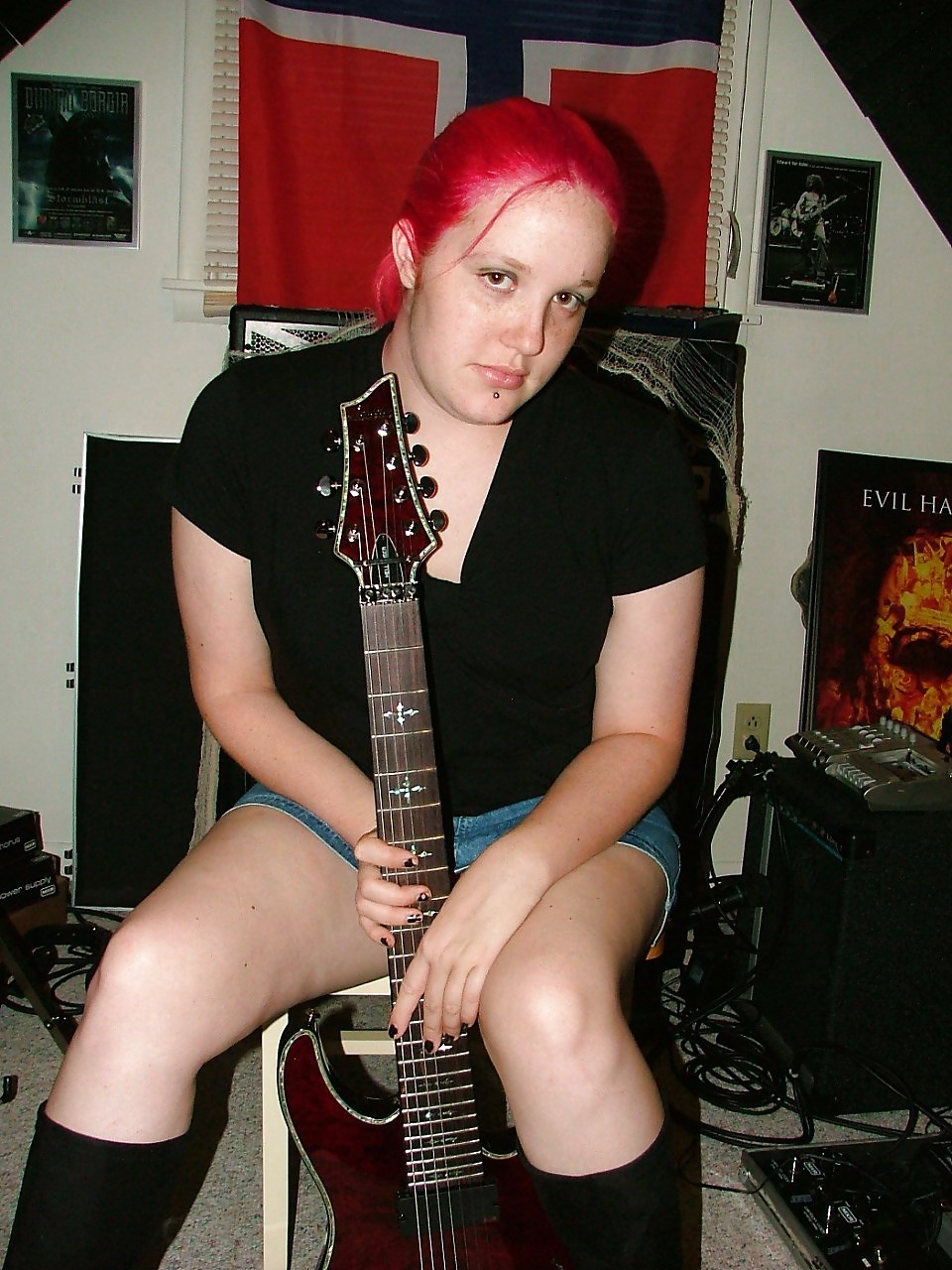 私のギターを持ったセクシーな元妻（彼女の大きなマンコの唇を見せる
 #20065282