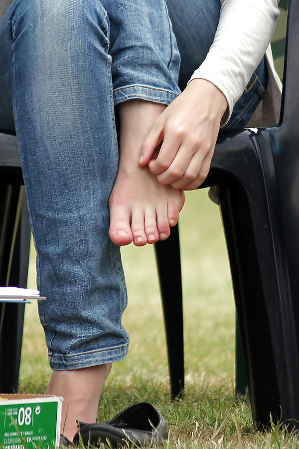 Voyeured feet and legs at dog show #5571180