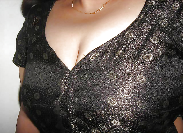 Indian wife saree strip with big boobies #7903270